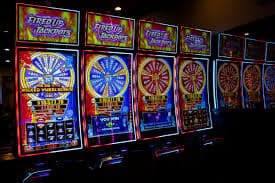 အွန်လိုင်း Slots ဂိမ်းများ Jackpot နှင့် Bonus